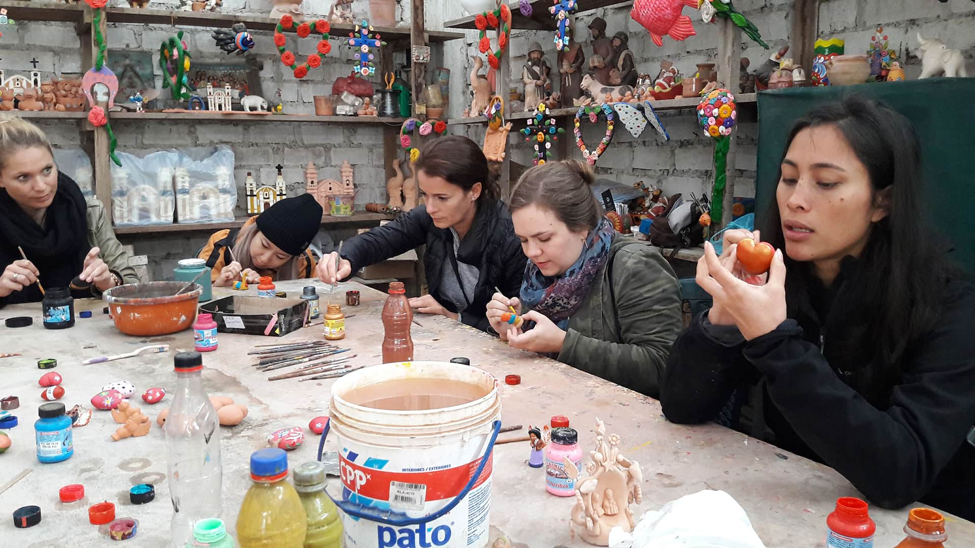 11Travelers enjoying an art workshop with local artisans from Pachacamac - RESPONSible Travel Peru
