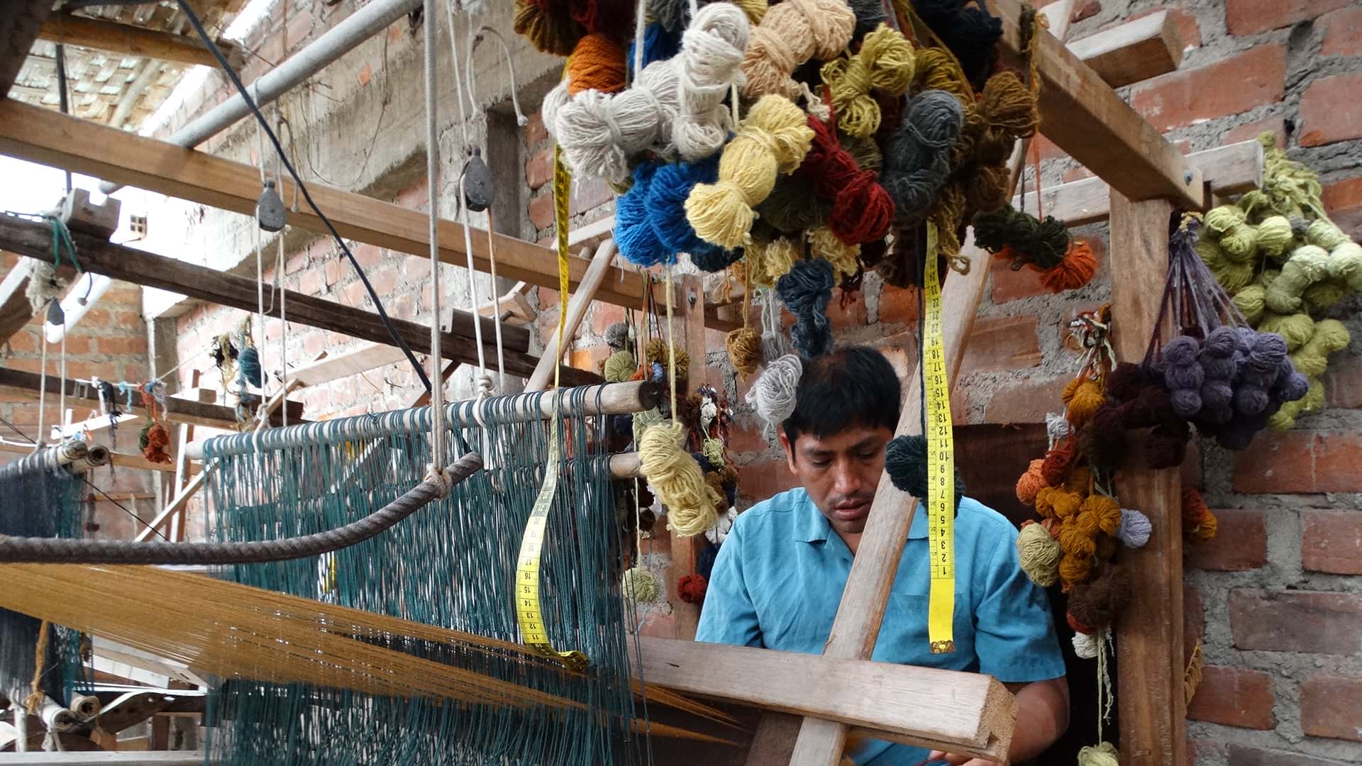 11Local artisan in Peru - RESPONSible Travel Peru