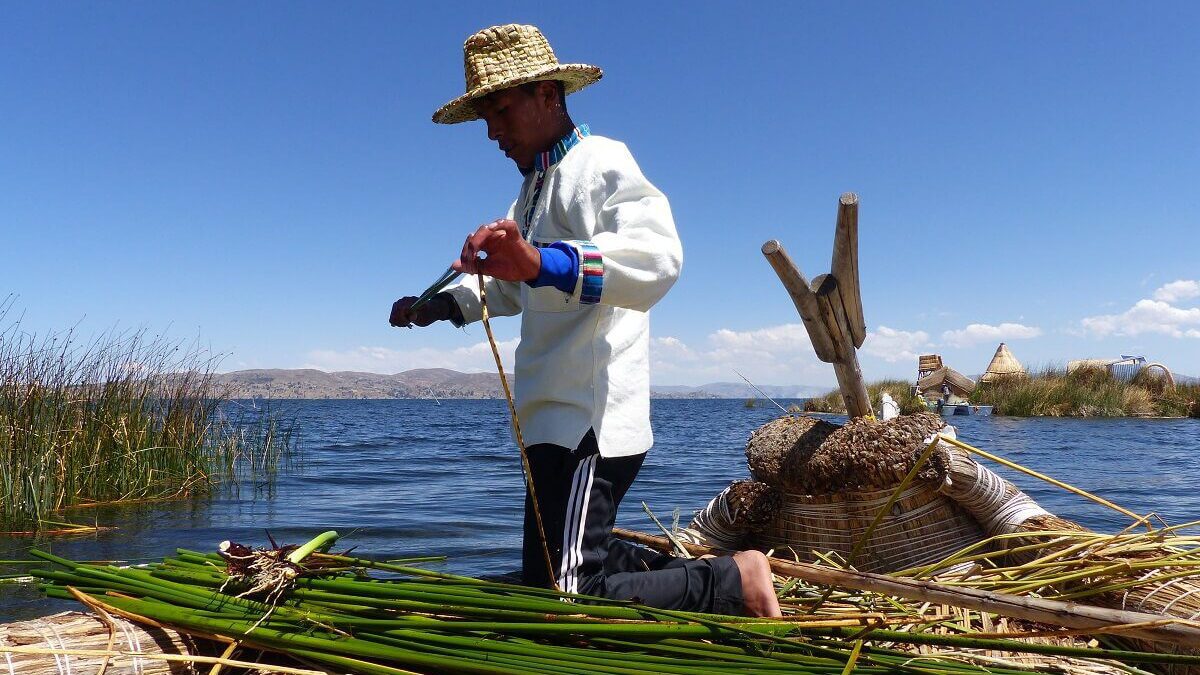 Visit the unique Uros Titino floating islands and get to know the stories of the inhabitants with RESPONSible Travel Peru