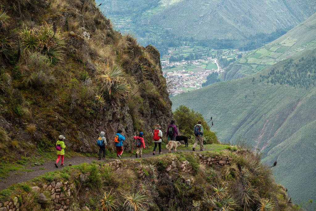 11Hiking with children in Peru; RESPONSible Travel Peru offers a wide variety of routes for all ages and trekking experience so that your family trip to Peru will be a success.