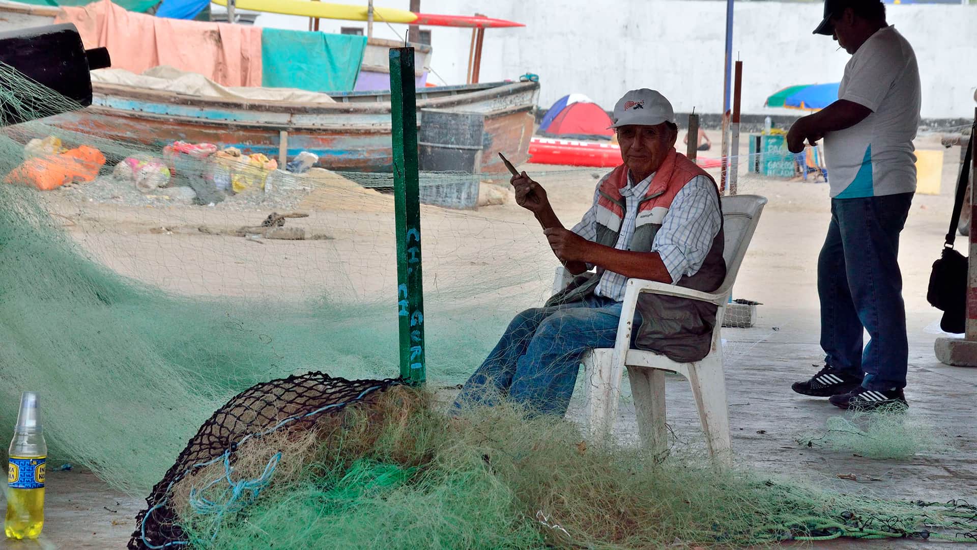 11Fisherman fixing his net at Chorrillos dock | Responsible Travel Peru