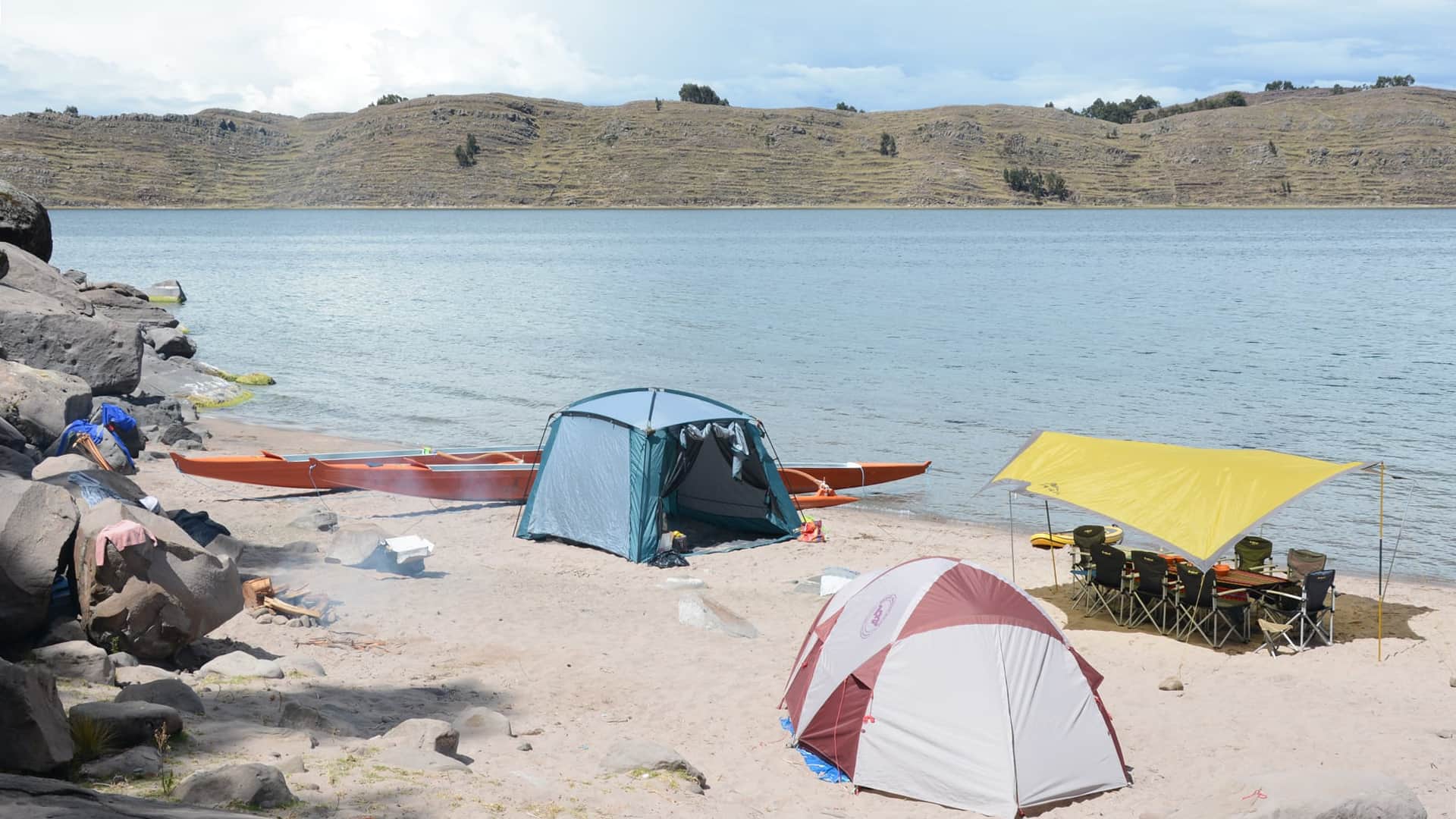 Paramis camping site with tents at the beach