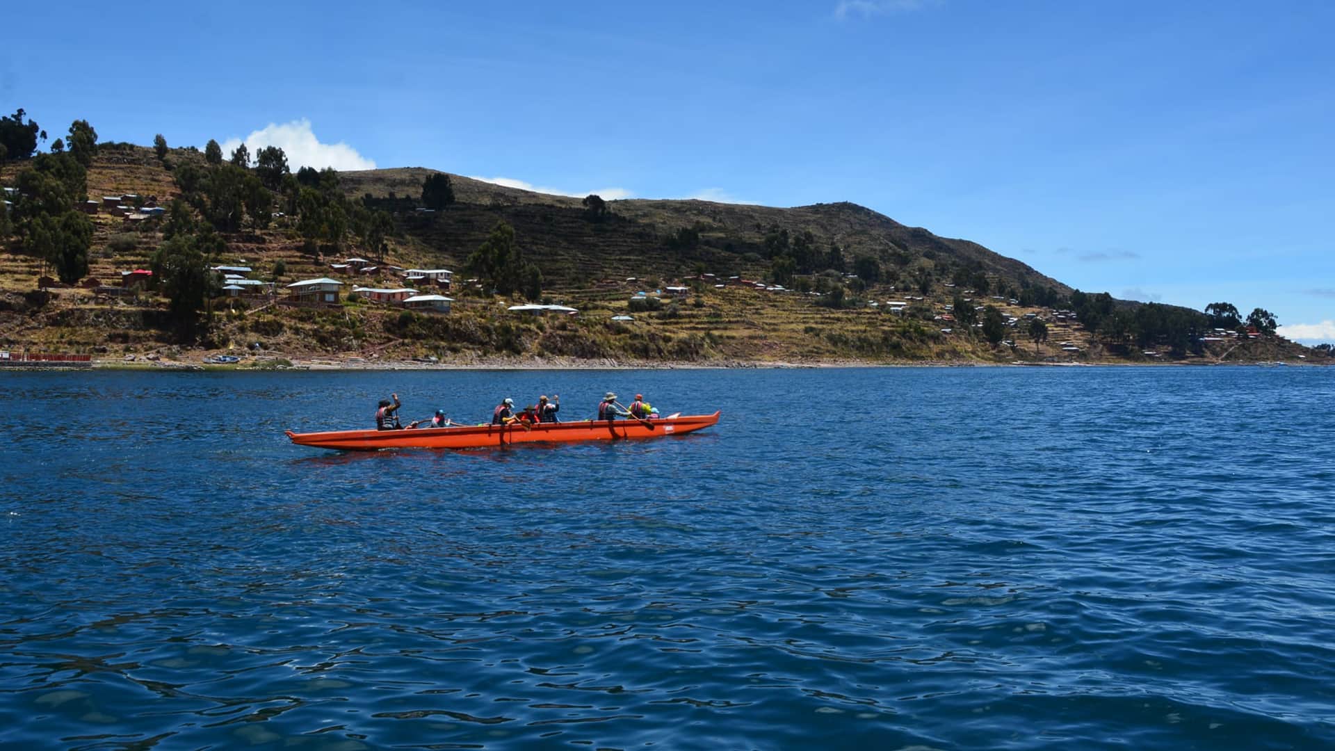 11Deep blue waters, mountain land and the canoe | Responsible Travel Peru