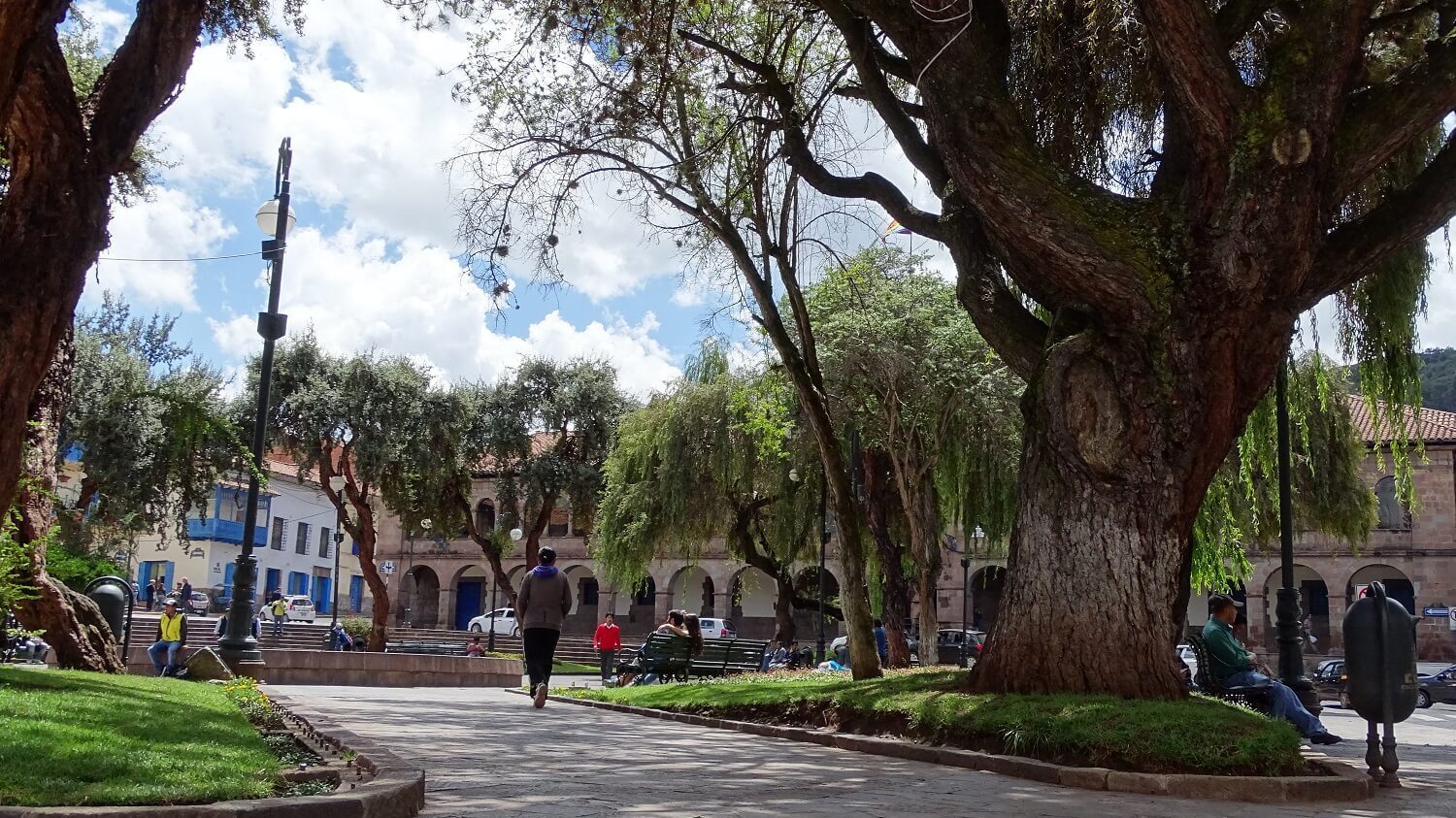 Plaza Regocijo or Plaza Kusipata is a tranquil, green space next to the main square of Cusco. Visit Cusco alternatively with RESPONSible Travel Peru!