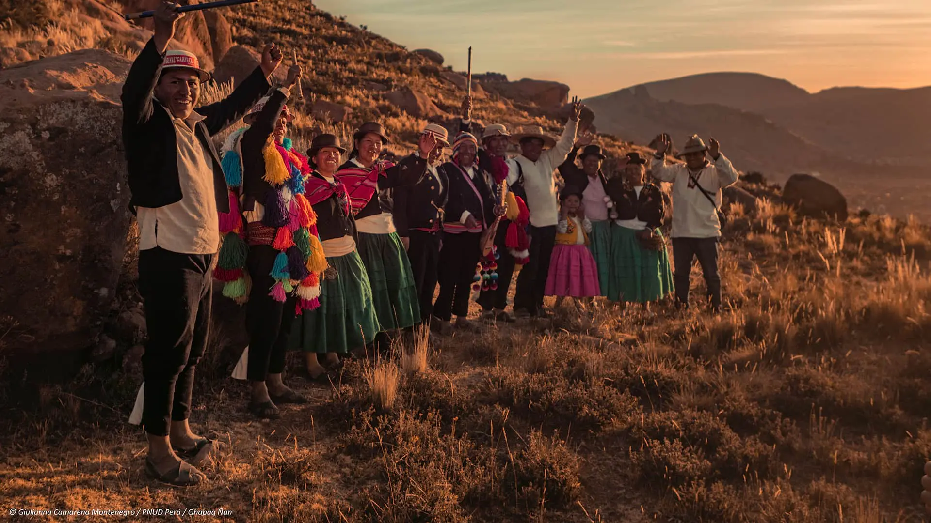 The community-based tourism hosts in Jayujayuni welcome their visitors - RESPONSible Travel Peru