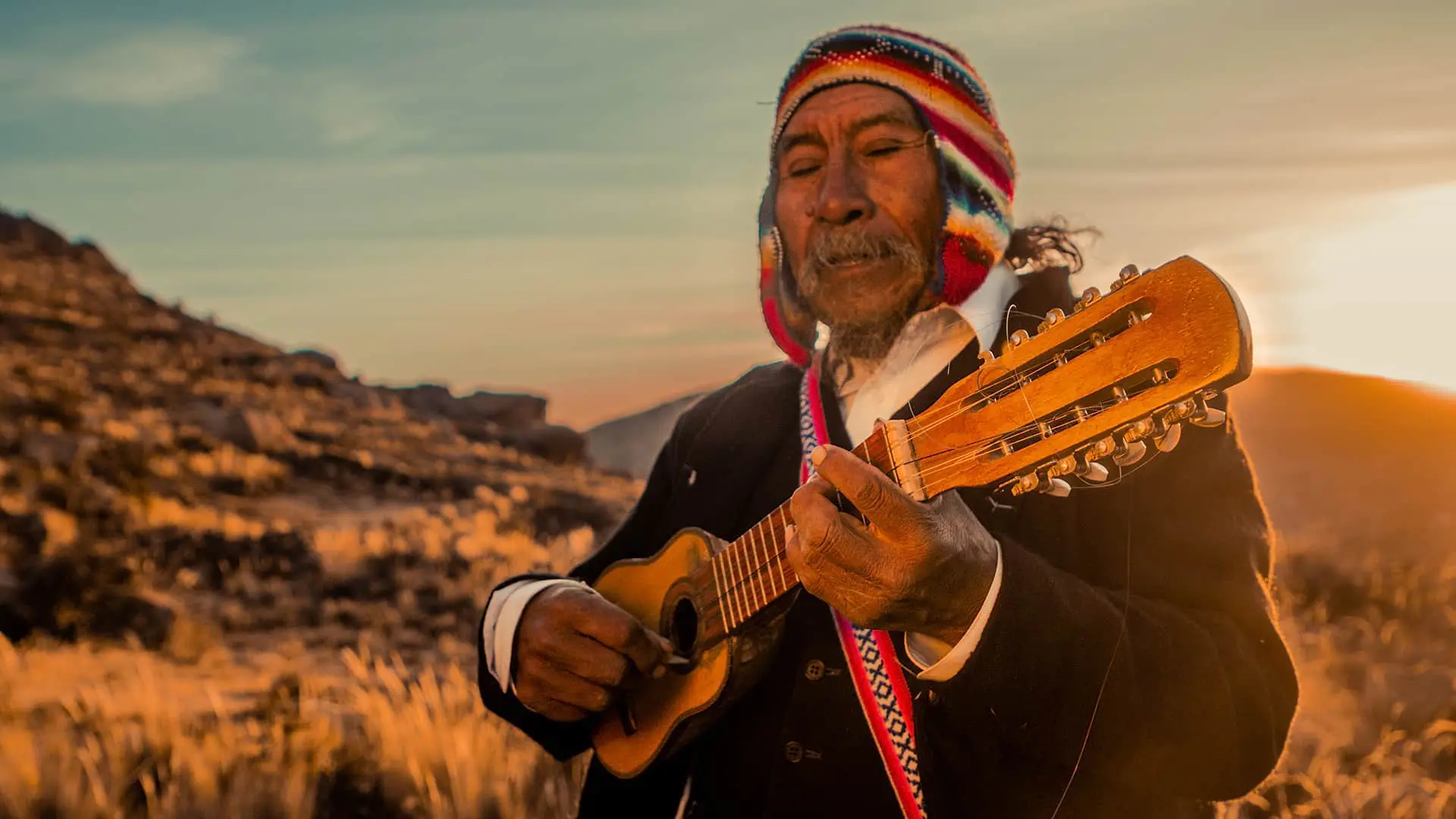 Local man from Jayujayuni playing the charango - RESPONSible Travel Peru