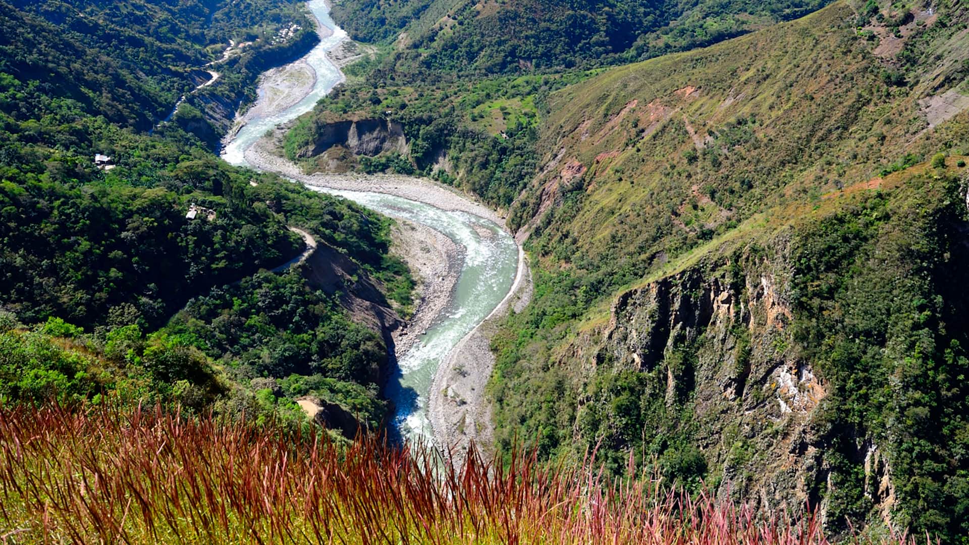 11The Vilcanota river flows through the coffee region behind Machu Picchu towards the amazone jungle of Peru - RESPONSible Travel Peru