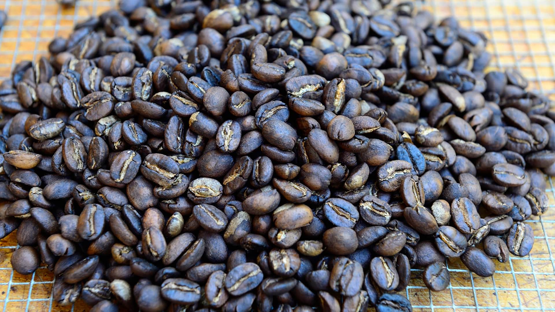 11Traditionally roasted coffee beans. Coffee Route to Machu Picchu - RESPONSible Travel Peru