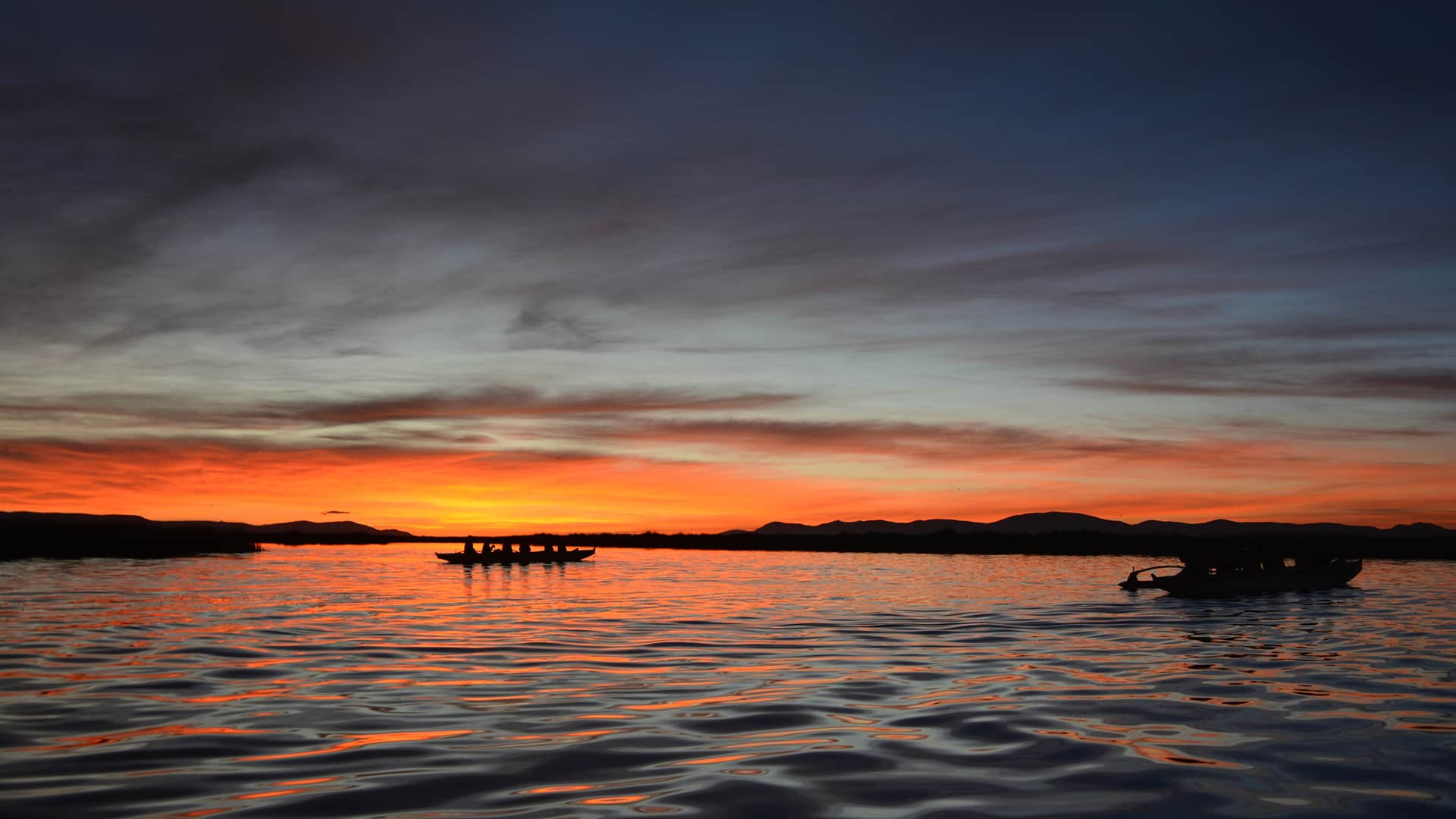Little silouette of canoe at dusk or dawn | Responsible Travel Peru