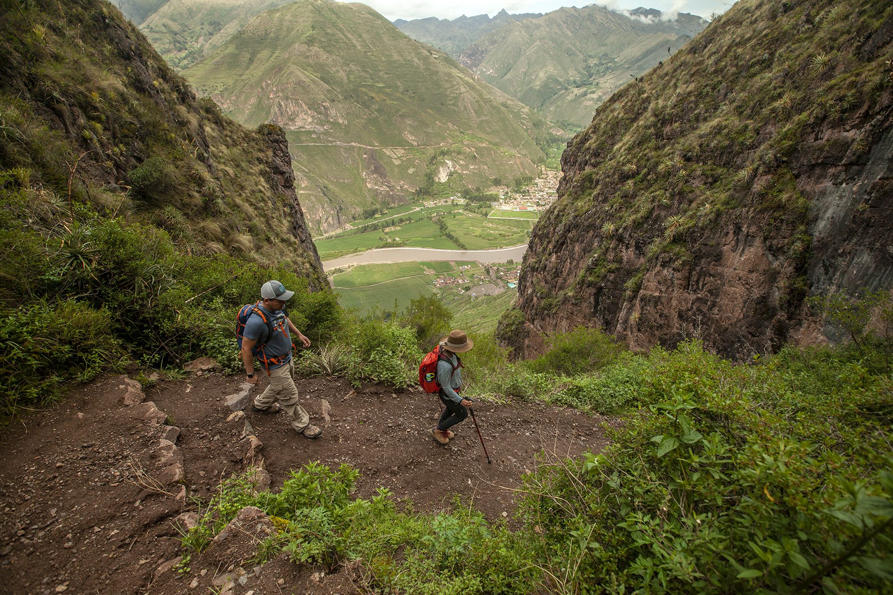 11Steep descent from Huchuy Qosqo towards the Sacred Valley | Responsible Travel Peru