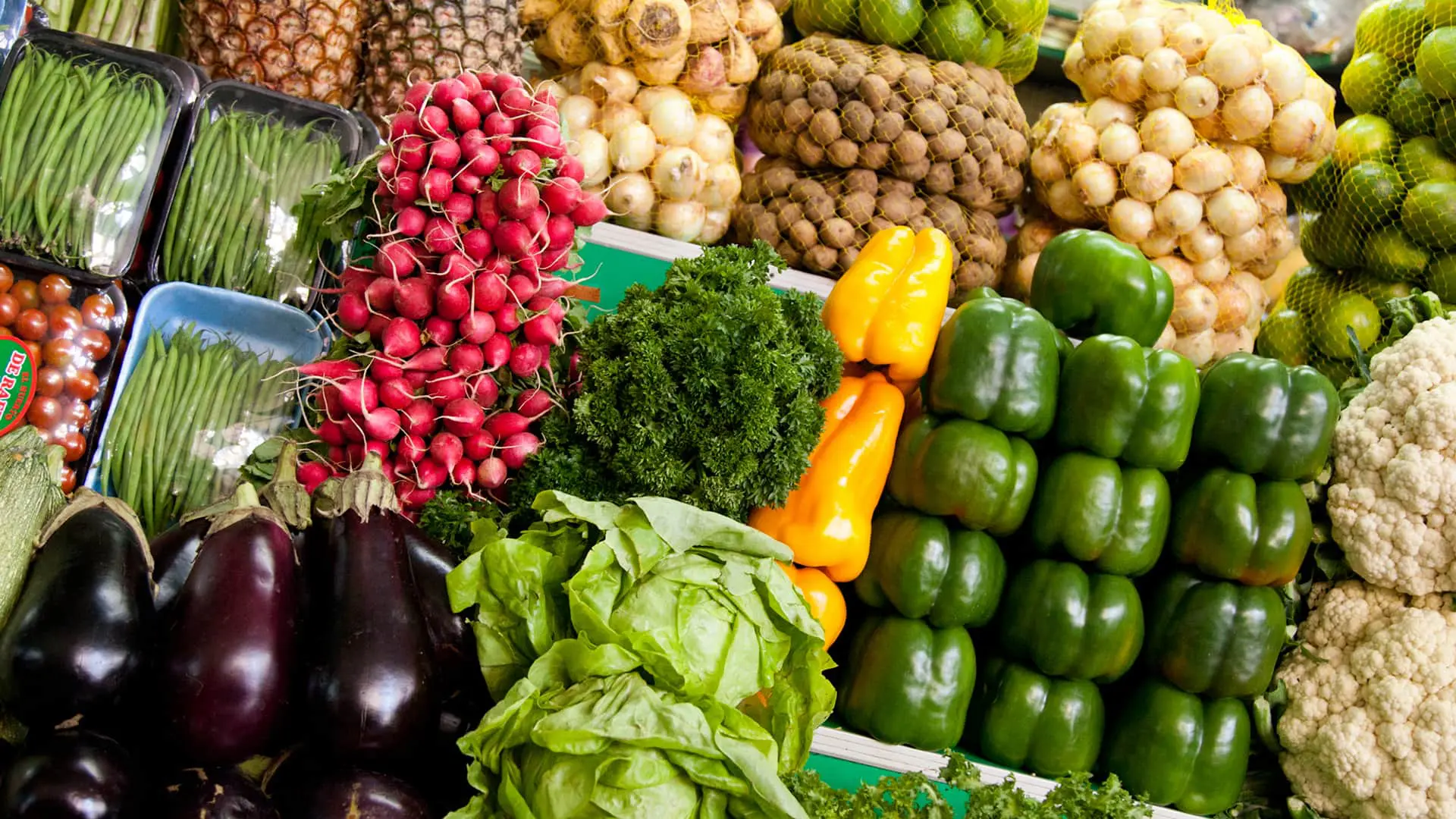 A bunch of vegetables of all kinds and colors available at the market | Responsible Travel Peru