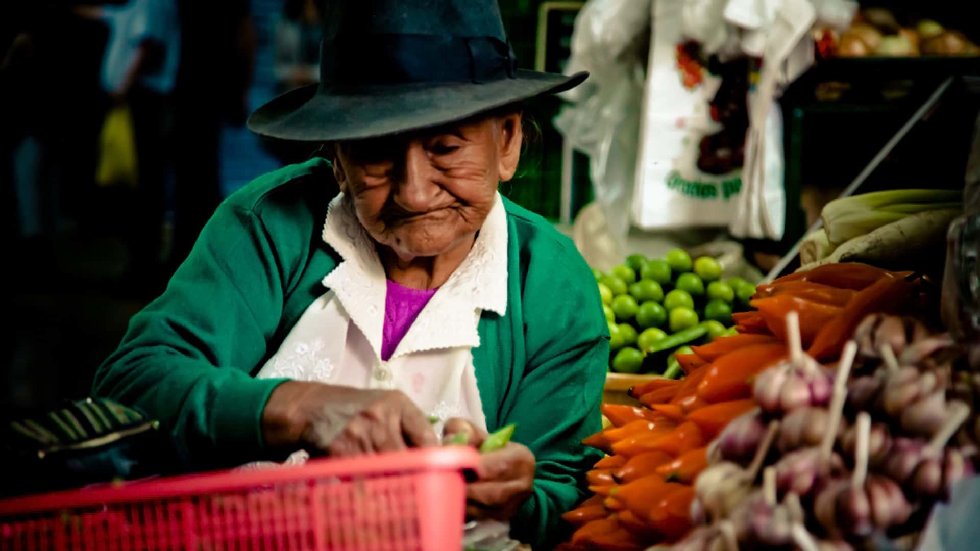 11Old lady of a market stall | Responsible Travel Peru