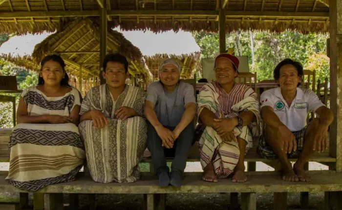 Rosbert with the indigenous team of Albergue Pankotsi in Shipetiari, Manu National Park. Community-Based and Sustainable tourism with RESPONSible Travel Peru.