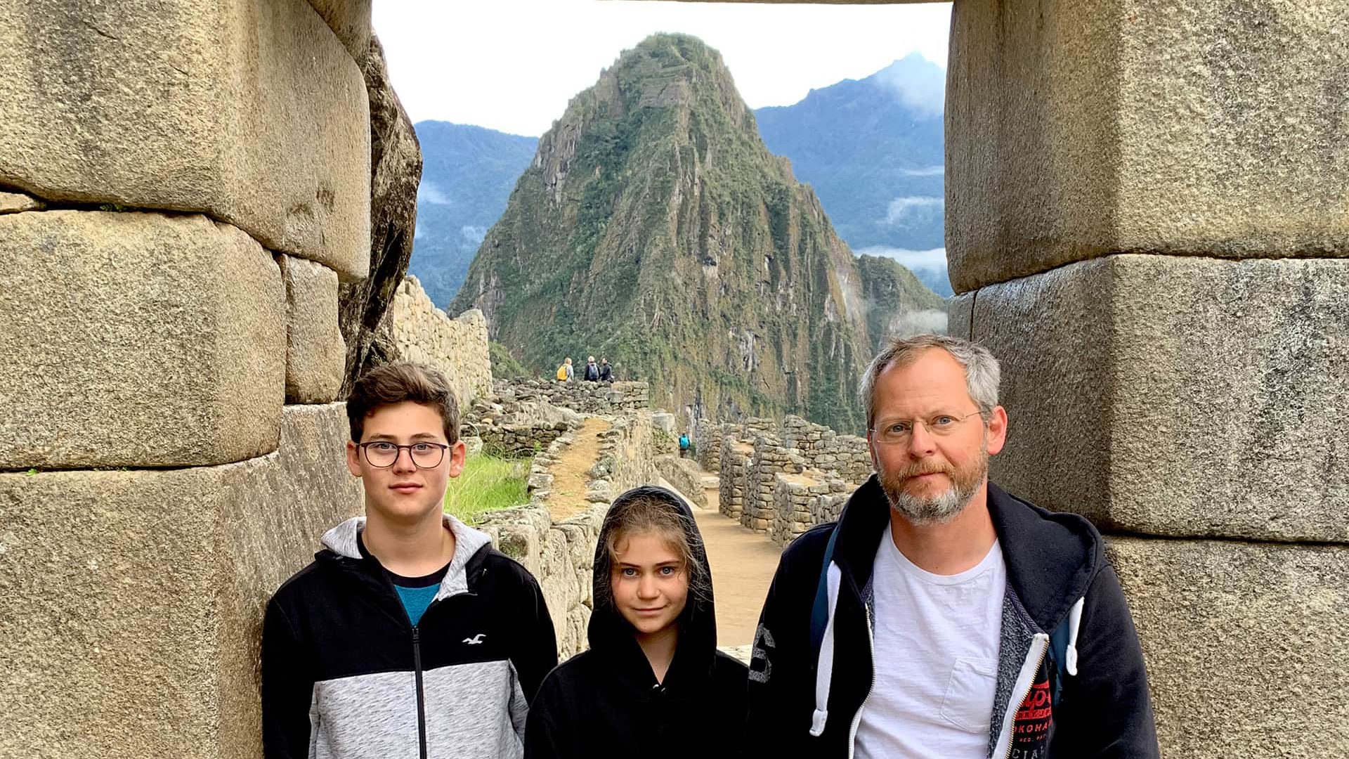 11Father and kids at the gate of Machu Picchu citadel | RESPONSible Travel Peru