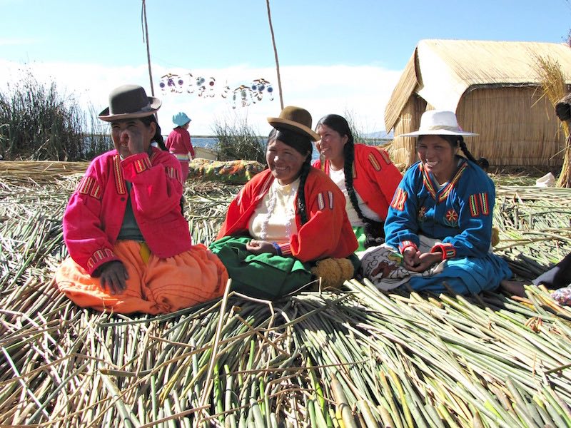 11Four smiling women of Uros island in Titicaca