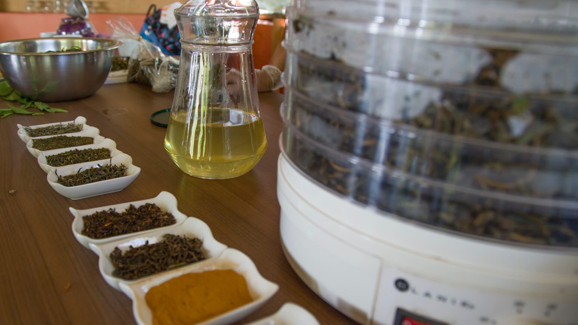 Dried tea leaves and condiments for beverage preparation - RESPONSible Travel Peru