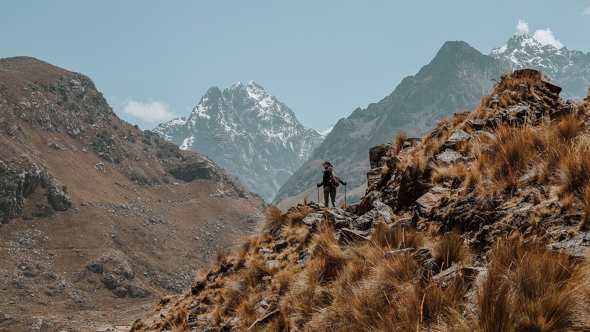 Woman mountain trekking | Llama Trek Olleros to Chavin with RESPONSible Travel Peru | Photo by Bjorn Snelders